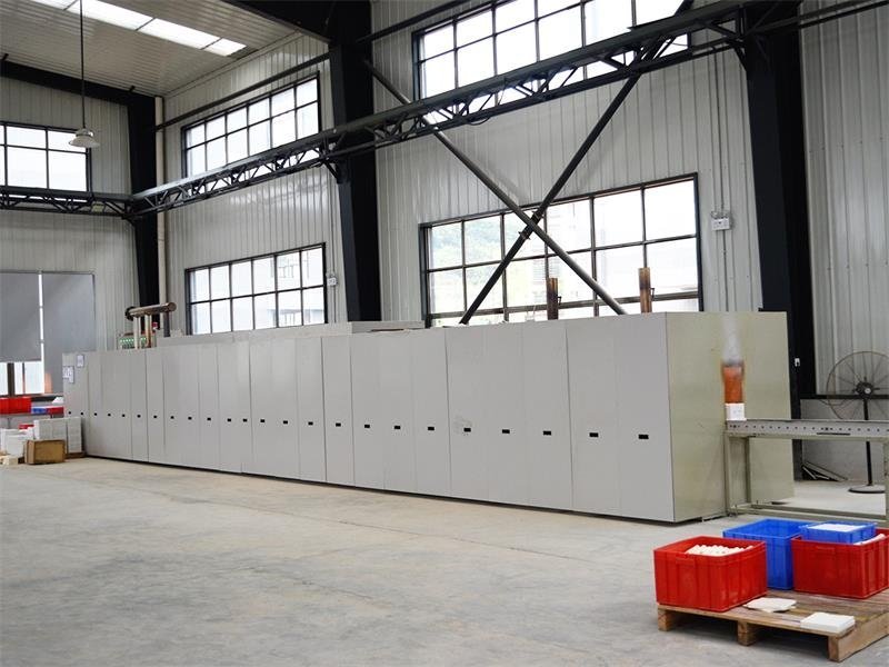 Continuous sintering kiln used to fire alumina ceramic parts